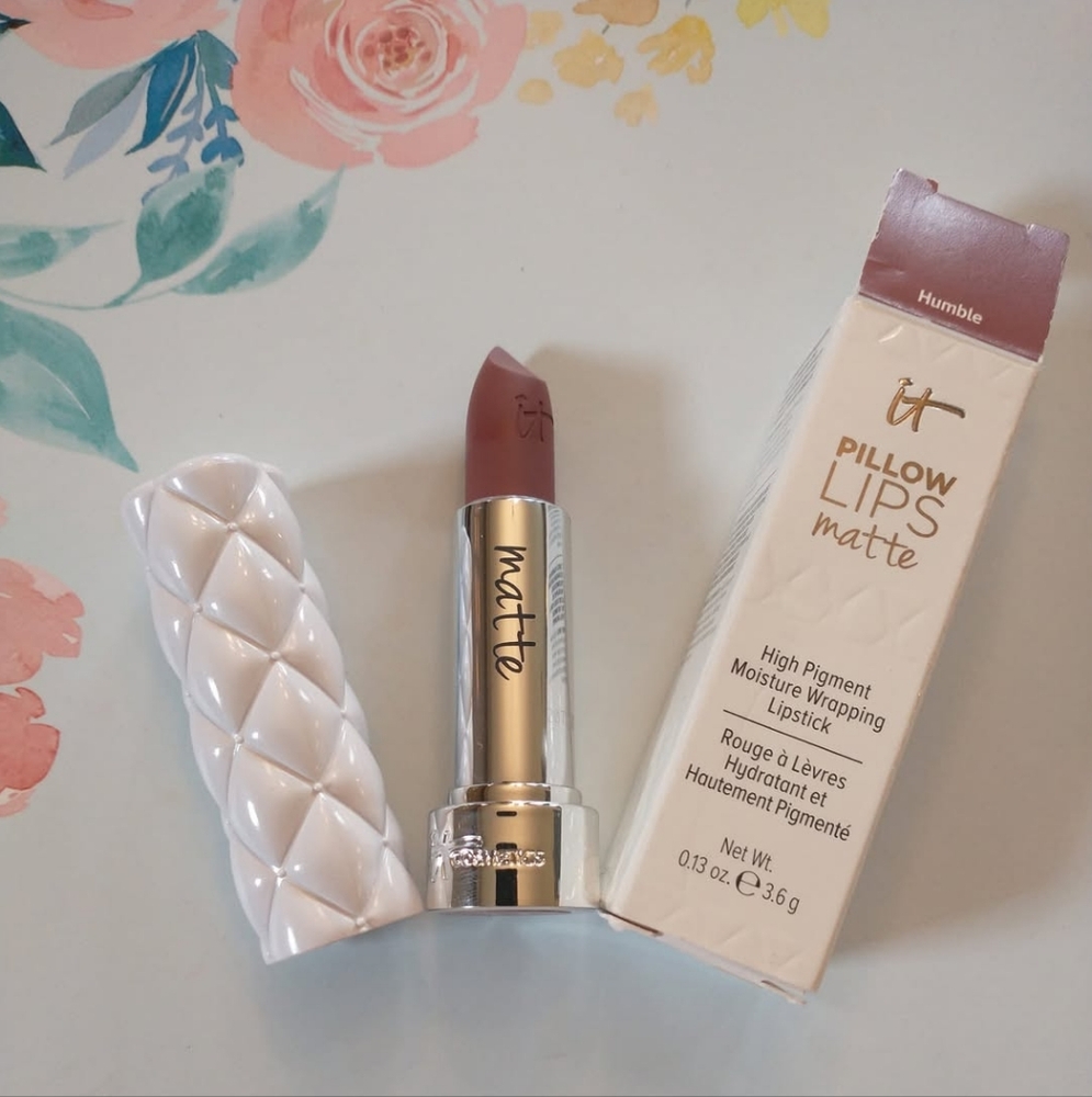✨HOST PICK ✨ IT Cosmetics Pillow Lips Matte Lipstick in Humble